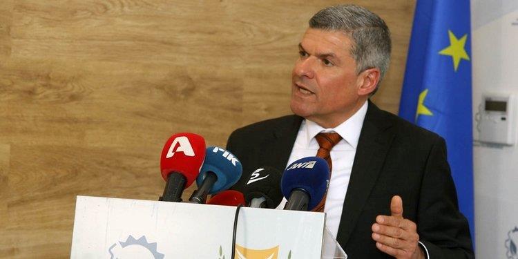 PAPANASTASIOU__.width-750